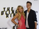 Paris Hilton vai com o namorado a première de filme nos Estados Unidos