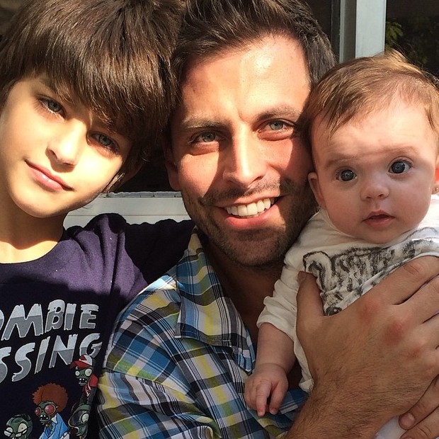 Henri Castelli com os filhos (Foto: Instagram / Reprodução)