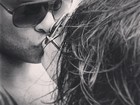 Scheila Carvalho beija marido e se declara: 'Love you minha vida'