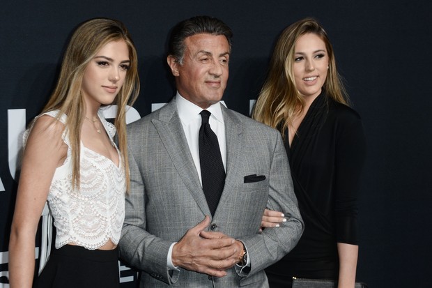 Sylvester Stallone com as filhas (Foto: Matt Winkelmeyer/Getty Images/AFP)