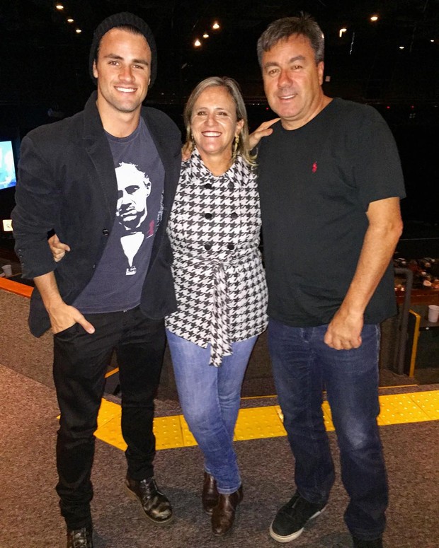Rafael Licks ao lado dos pais (Foto: Reprodução/Instagram)
