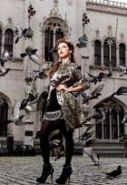Inverno barroco: Louise D'Tuani, de 'Malhação', posa com looks inspirados no estilo queridinho da estação