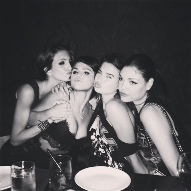 Selena Gomez se diverte com amigas em Nova York, nos Estados Unidos (Foto: Instagram/ Reprodução)