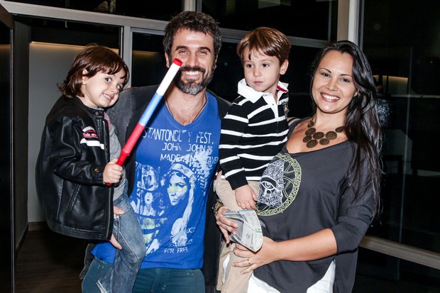 Eriberto Leão e família (Foto: Ricardo Nunes/Divulgação)