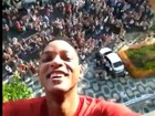 Vídeo: Will Smith filma os fãs gritando na varanda do hotel no Rio