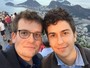 John Green e Nat Wolff visitam o Cristo Redentor, no Rio