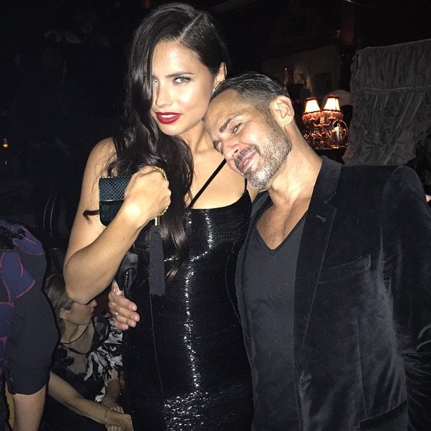 Adriana Lima e Marc Jacobs em evento em Nova York, nos Estados Unidos (Foto: Instagram/ Reprodução)