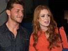 Marina Ruy Barbosa e namorado vão à estreia de peça de Walcyr Carrasco