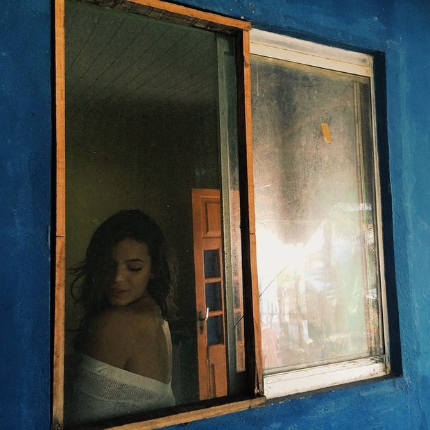 Bruna Marquezine faz charme em foto (Foto: Instagram)