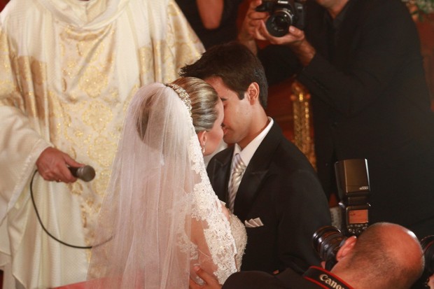 Ex-paquita Thalita Ribeiro se casa com Patrick de Oliveira  (Foto: Clayton Militão/ Foto Rio News)