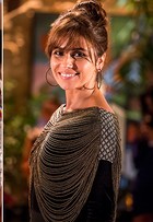 Giovanna Antonelli faz sucesso na TV com colar que tem 1,5kg de miçangas