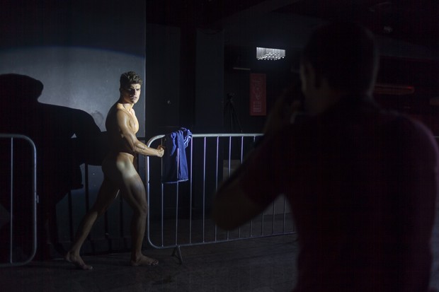 Antônio, do BBB 17, em ensaio para o Paparazzo (Foto: Anderson Barros/Paparazzo)