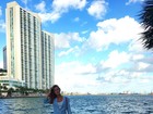 Marina Ruy Barbosa coloca as pernas de fora em foto linda em Miami