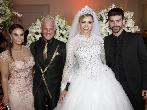 Viviane Araújo e Radamés no casamento de Léo Áquilla e Chico Campadello em São Paulo (Foto: Celso Tavares/ EGO)