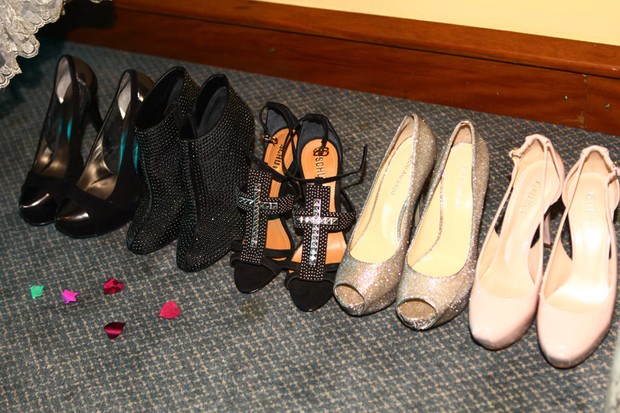 As opções de sapatos de Lívian Aragão para a grande noite (Foto: Iwi Onodera/EGO)