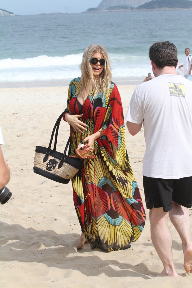 Fergie na praia de Ipanema (Foto: Wallace Barbosa e André Freitas / AgNews)