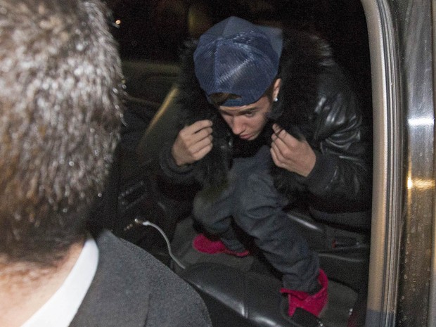 Justin Bieber chega para depor em uma delegacia em Toronto, no Canadá (Foto: Mark Blinch/ Reuters)