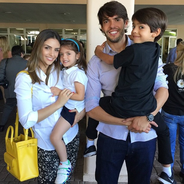 Carol Celico com Kaká e os filhos (Foto: Instagram / Reprodução)