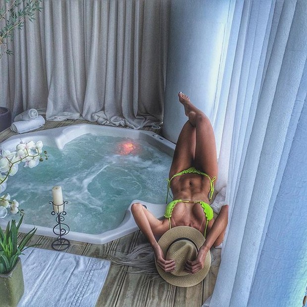 Tatiele Polyana exibe barriga negativa de biquíni (Foto: Instagram/Reprodução)