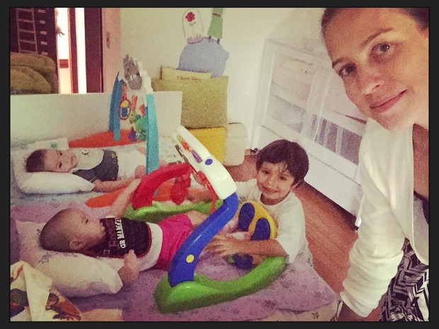Luana Piovani posa com os filhos (Foto: Instagram)