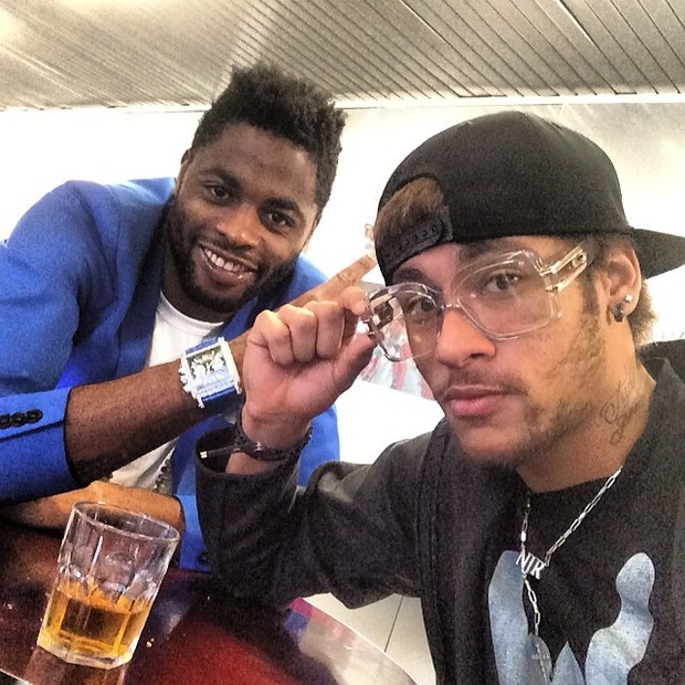 Neymar e Alex Song (Foto: Reprodução/ Instagram)