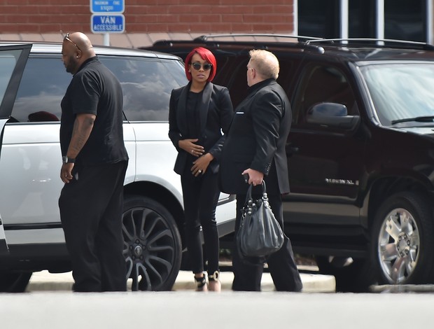 Cantora Monica chega para o funeral de Bobbi Kristina (Foto: Paras Griffin / GETTY IMAGES NORTH AMERICA / AFP)