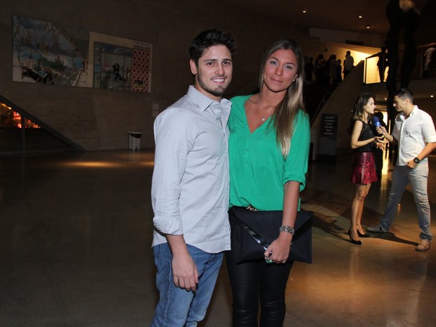 Daniel Rocha com a namorada (Foto: Alex Palarea / AgNews)