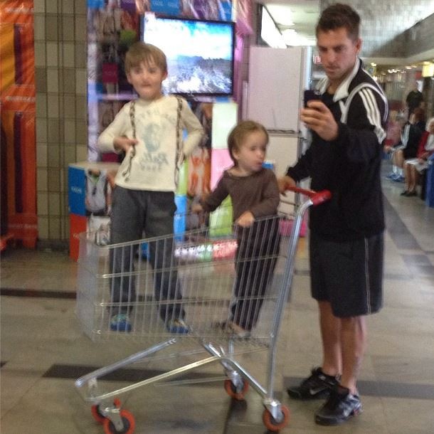 Amaury Nunes e os filhos de Dani Winits (Foto: Instagram/Reprodução)