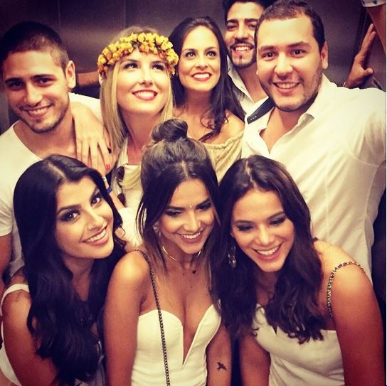 Bruna Marquezine e amigos no Revéillon 2015 (Foto: Instagram / Reprodução)