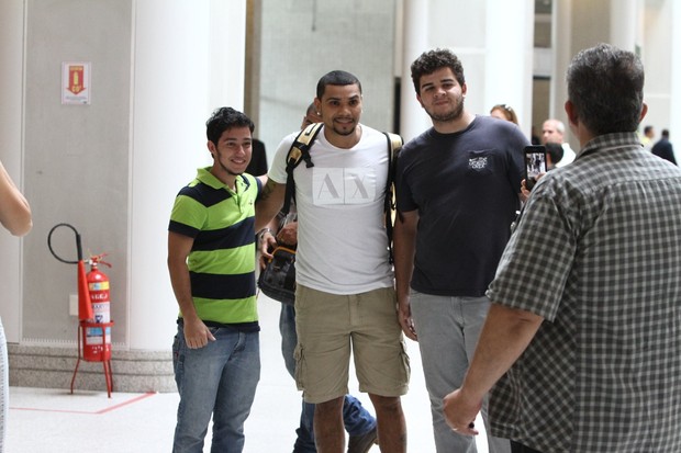 Naldo no aeroporto Santos Dumont (Foto: Marcello Sá Barreto / AgNews)