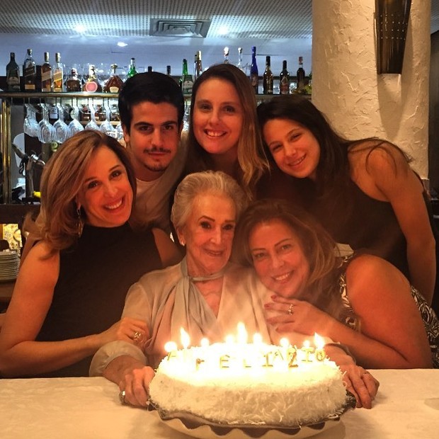 Claudia Raia com a mãe, Odete, e os filhos, Enzo e Sophia (Foto: Instagram/ Reprodução)
