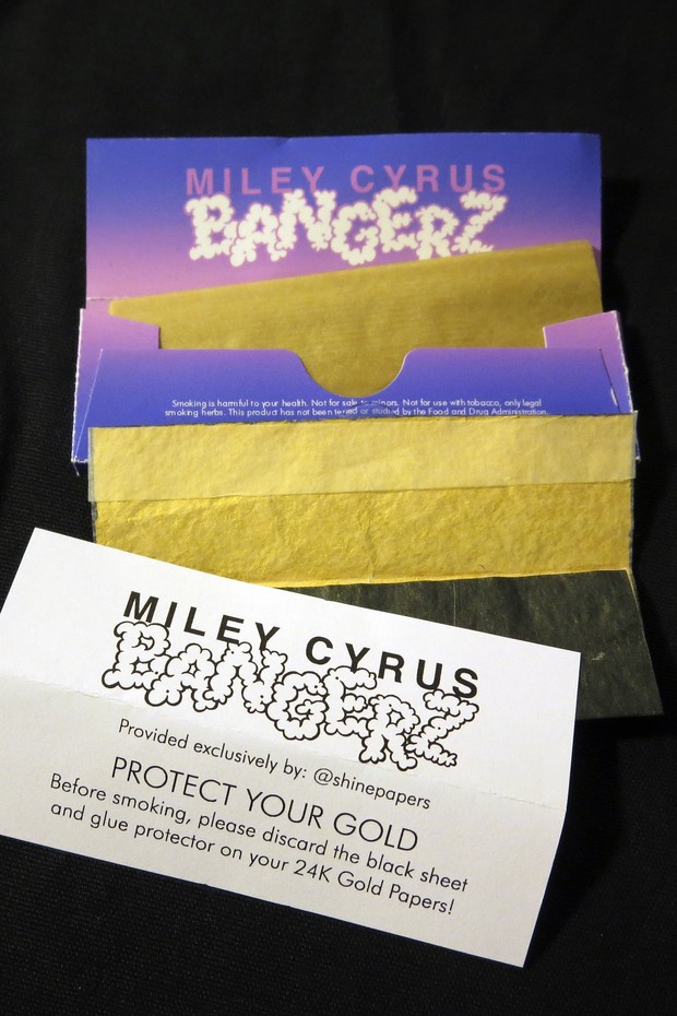 Miley Cyrus: papel de seda vendido em turnê (Foto: AKM-GSI BRASil)
