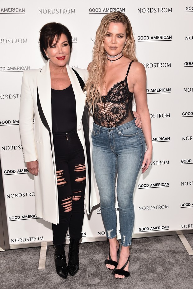 Kris Jenner e Khloe Kardashian em evento em Los Angeles, nos Estados Unidos (Foto: Alberto E. Rodriguez/ Getty Images/ AFP)