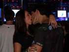 Panicat Renata Molinaro dá beijão roto-rooter no Rock in Rio