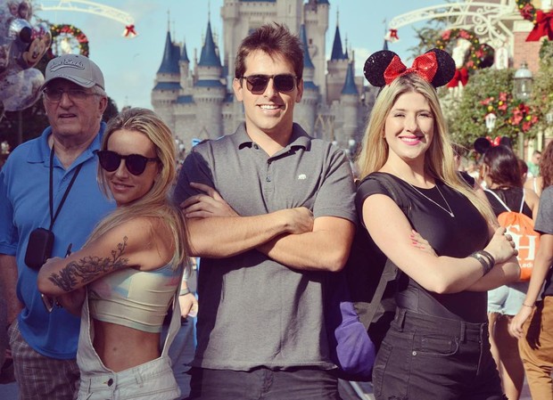Dani Calabresa e amigos na Disney (Foto: Reprodução/Instagram)