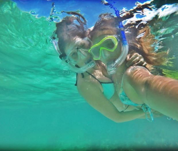 Angelis Borges faz mergulho com a mulher, Nina Fischer, no México (Foto: Reprodução/Instagram)