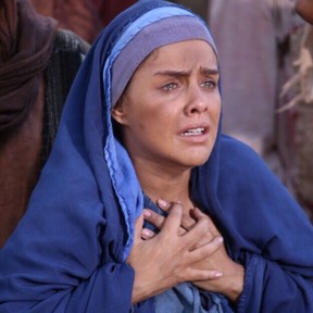 Paloma Bernardi vive a mãe de Jesus no teatro (Foto: Reprodução/Instagram)