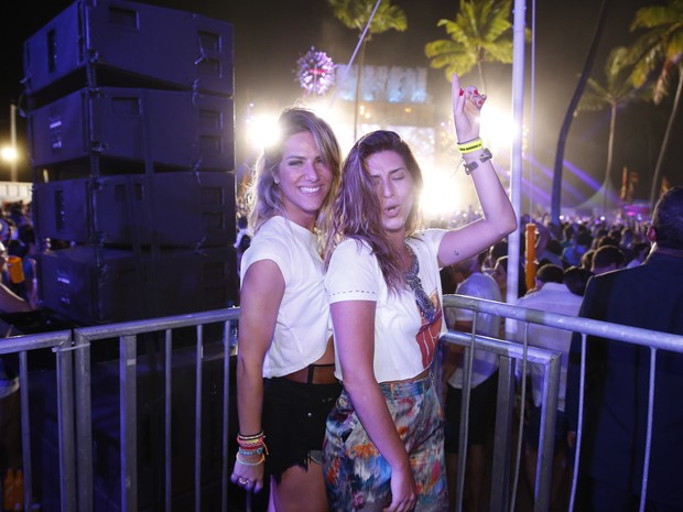Giovanna Ewbank e Fernanda Paes Leme em festa em Porto de Galinhas, Pernambuco (Foto: Felipe Panfili/ Ag. News)