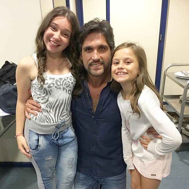 Léo Chaves com Pérola e Rafa Gomes, finalistas do The Voice Kids (Foto: Reprodução/Instagram)