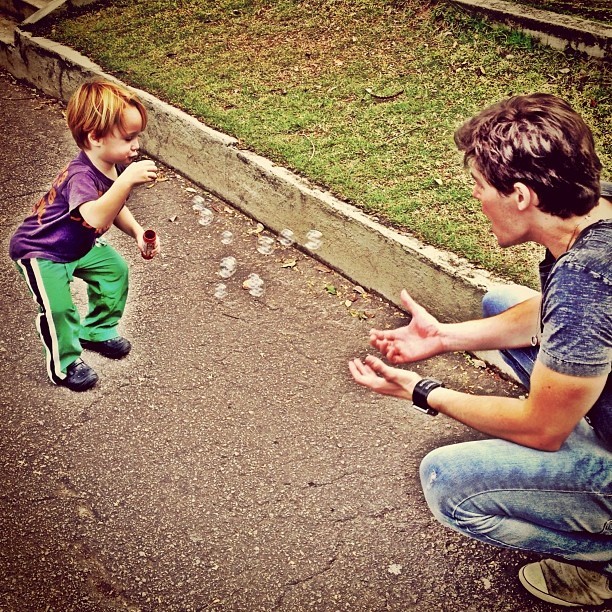 Jonatas Faro com o filho Guy (Foto: Instagram / Reprodução)