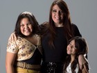Simony posa com as filhas nos bastidores das fotos de seu DVD