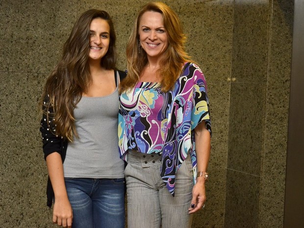 Marinara Costa e a filha, Maria Clara, em culto no Rio (Foto: Instagram/ Reprodução)