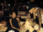 Amiga posta foto de Justin Bieber e Selena Gomez juntos em festa