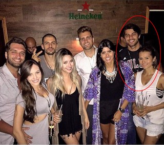 Renan Oliveira com a namorada, Cinthia Mayumi, e amigos (Foto: Instagram / Reprodução)