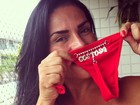 Solange Gomes mostra presentinho especial do namorado: uma calcinha