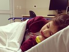 Mulher de Rodrigo Faro posta foto da filha em hospital: 'A Clara está dodói'