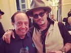 Sergio Mendes tieta Johnny Depp e posta foto em rede social