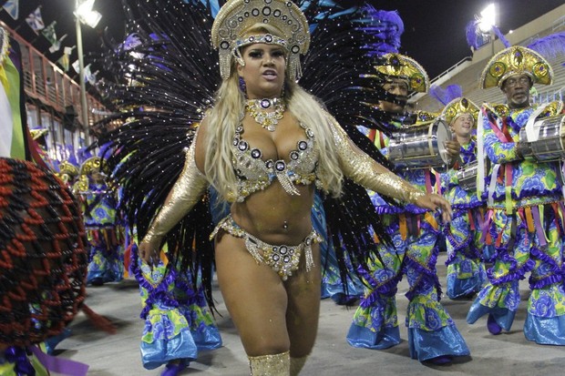 Mulher File no Rio (Foto: Marcos Ferreira / photo rio news)