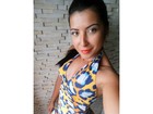 Priscila Pires chama atenção com cinturinha fina em imagem na internet