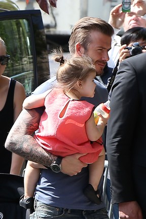 David Beckham com a filha Harper em Paris, na França (Foto: Paul Hubble/ Getty Images)